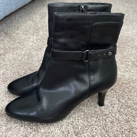 Anne Klein women’s size 8 gorgeous black heeled boots, excellent condition! - Picture 2 of 6